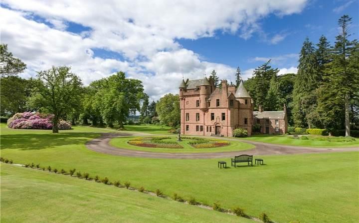 Tower of Lethendy dates back to 1570 and is set on around 40 acres of land.