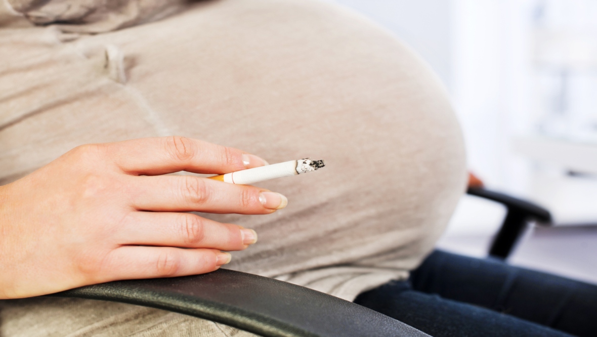 Pregnant women quit smoking in favour of £400 vouchers, say Edinburgh, Glasgow and Stirling scientists