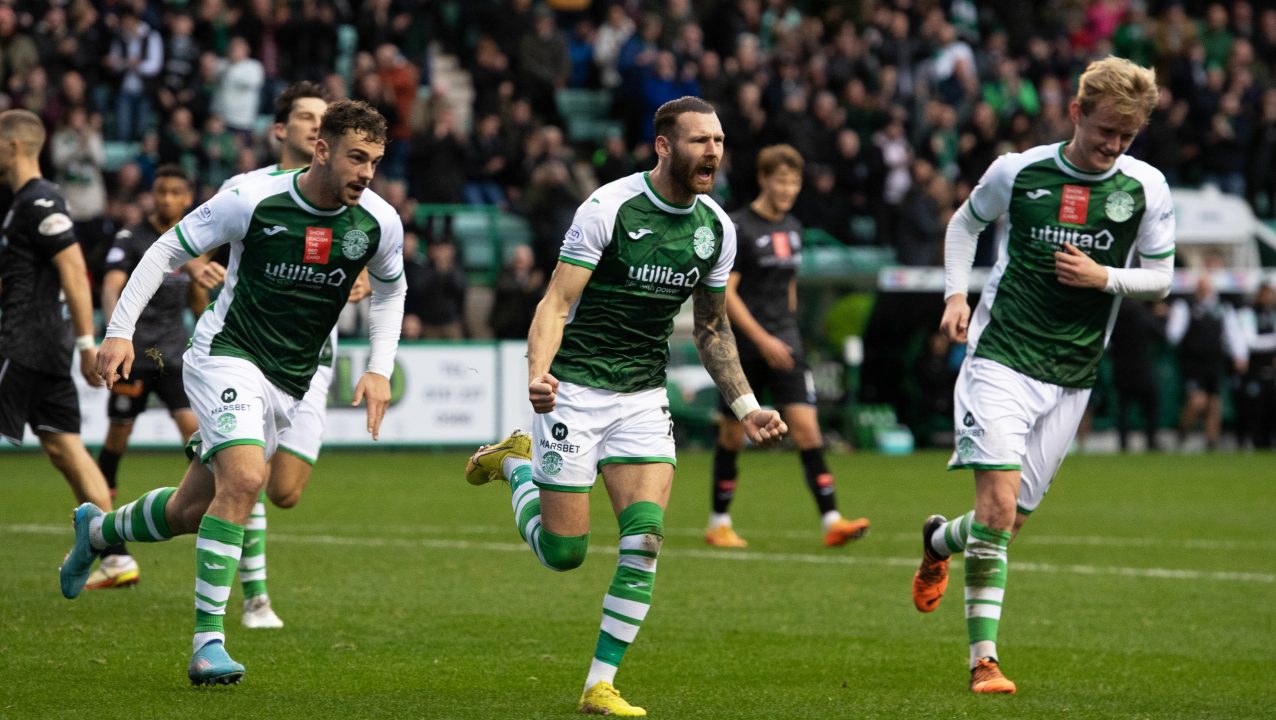 Hibernian rise to third with comfortable 3-0 victory over St Mirren