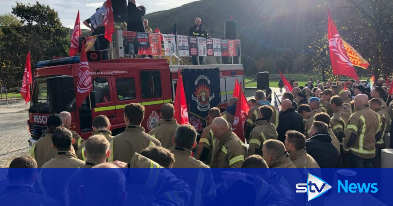 Hundreds of firefighters protest 'insulting' pay offer at Holyrood