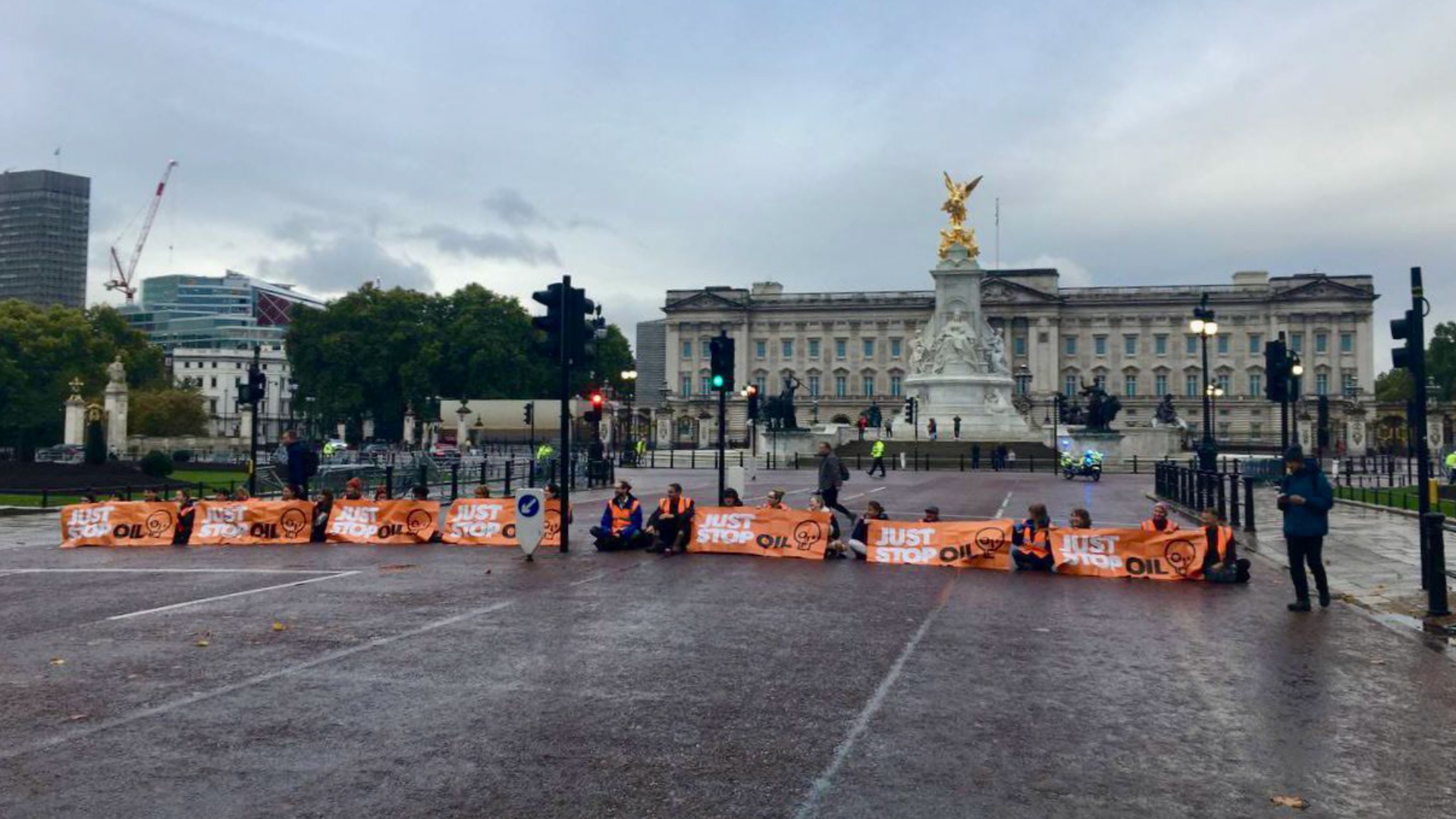 Just Stop Oil Protesters Arrested After Blocking The Mall Outside ...