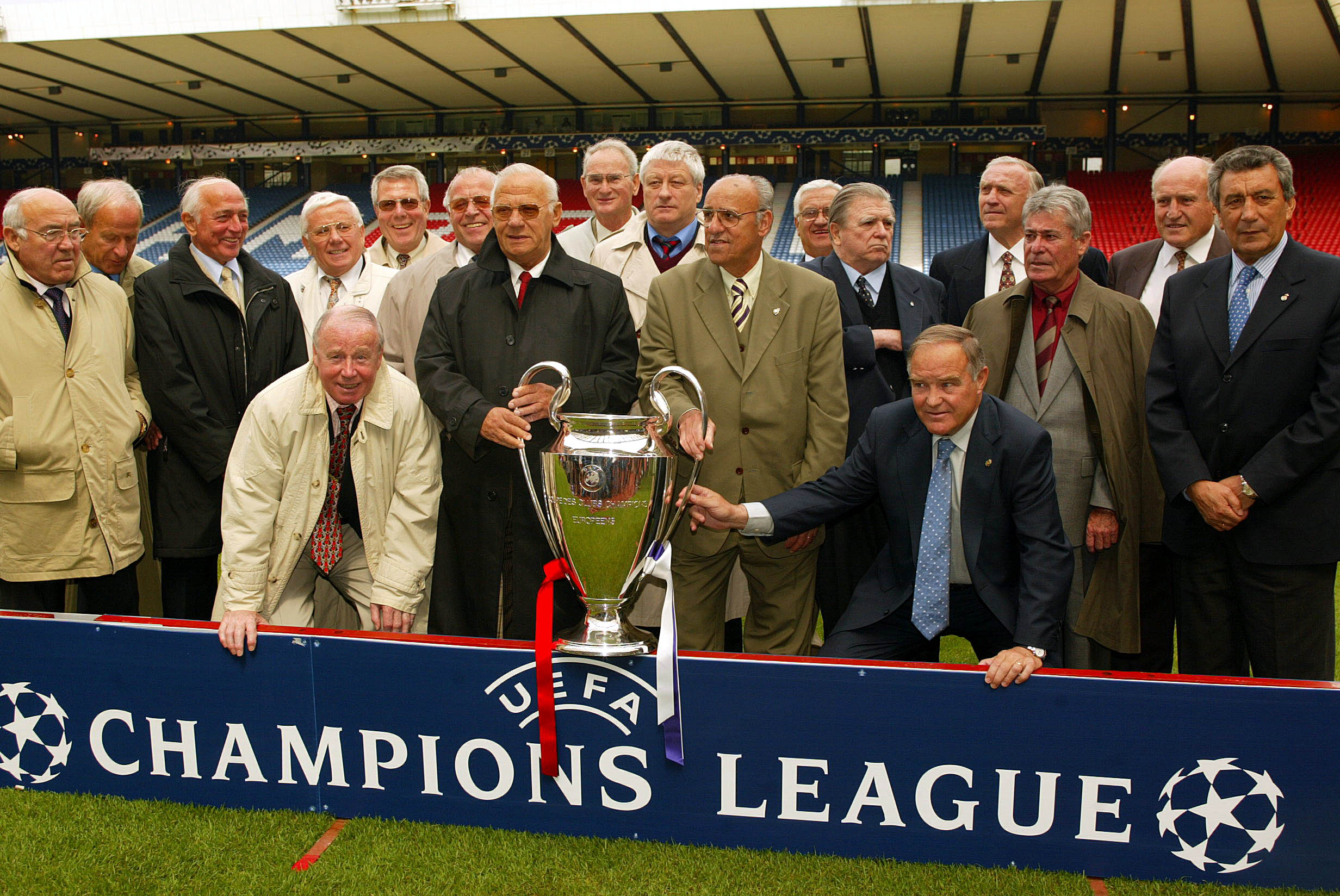 Former Real Madrid and Eintracht Frankfurt players reacquaint themselves with Hampden Park, the scene of the legendary 1960 European Cup Final between the two sides.