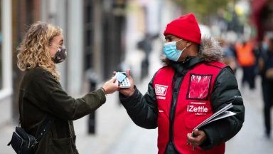 Big Issue vendors to be given free sim cards to help with cost of living