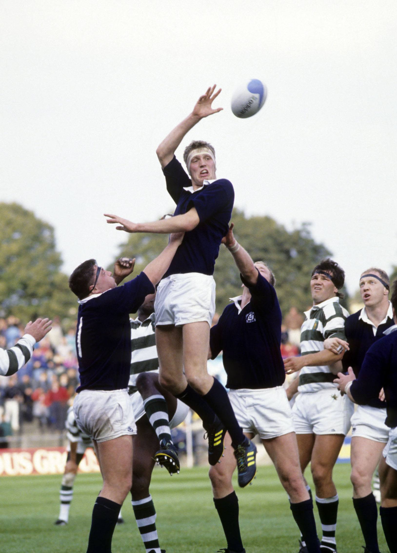 Rugby World Cup 1991, Scotland vs. Zimbabwe - Scotland second row Weir wins the ball at the lineout.