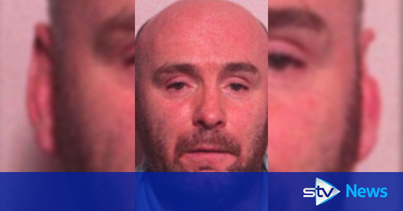 Die schottische Polizei hat Derek Ferguson vor den „Meistgesuchten“ Schottlands gewarnt, während die Fahndung weitergeht