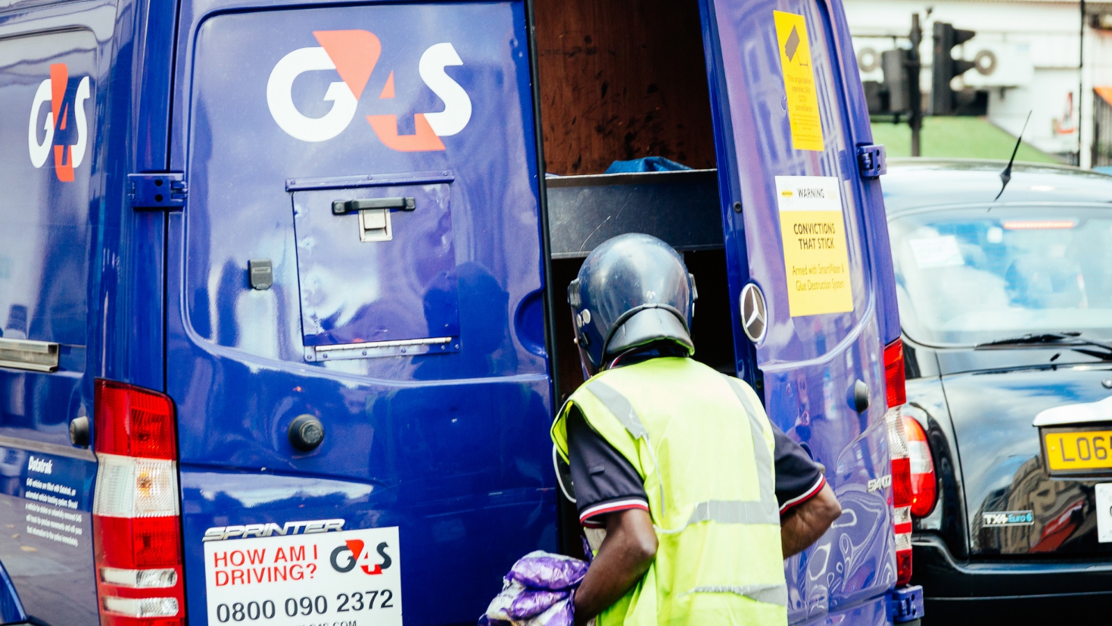Christmas cash shortage as G4S security staff vote for December strike  action, confirm GMB | STV News