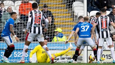 Pressure on Giovanni van Bronckhorst grows as Rangers draw 1-1 at St Mirren