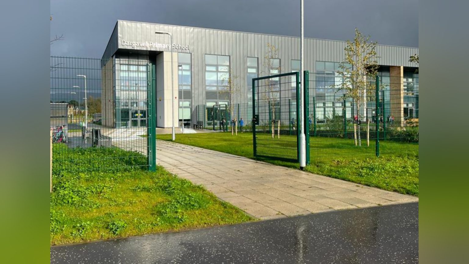 Parents 'outrage' over severe capacity worries at Dargavel primary