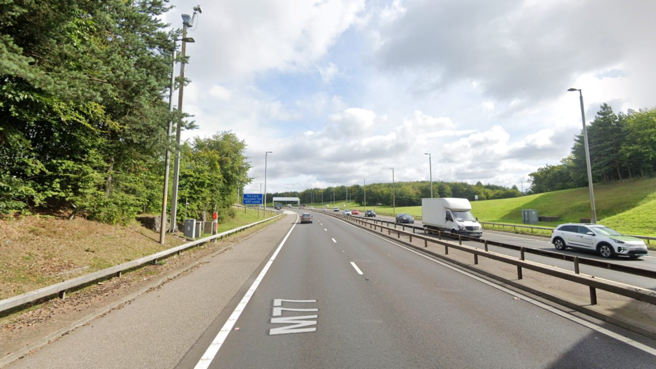 M77 blocked after trailer detaches from vehicle during morning rush