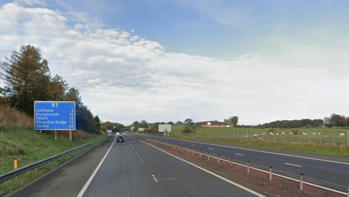 Driver seriously injured after one-vehicle crash on M9 between Newbridge and Linlithgow