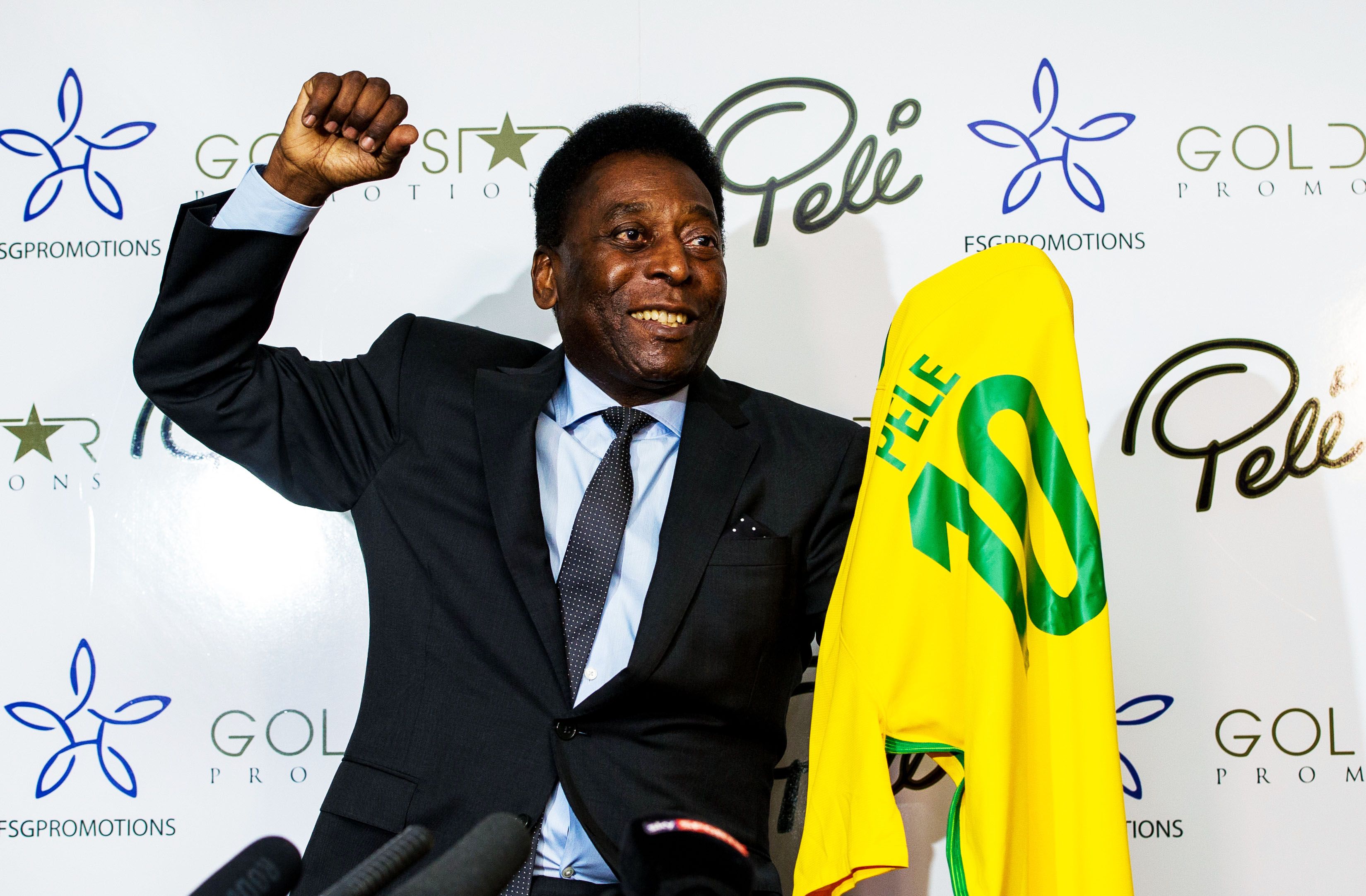 :Pelé in Glasgow in advance of his only Scottish date during his UK tour. (SNS Group)