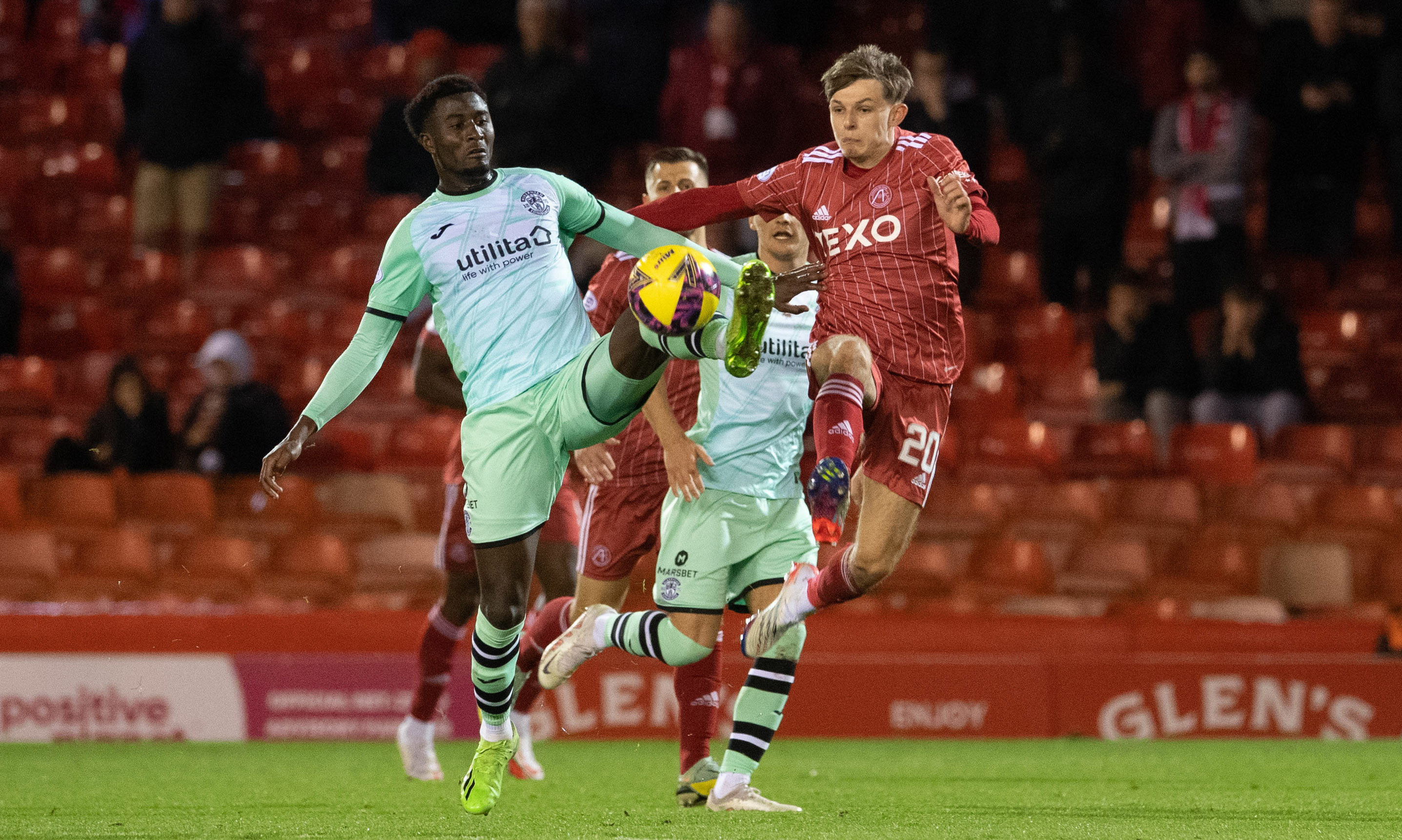 Just five points separate Aberdeen in third and Hibs in eighth. (Image: Ross Parker / SNS Group)