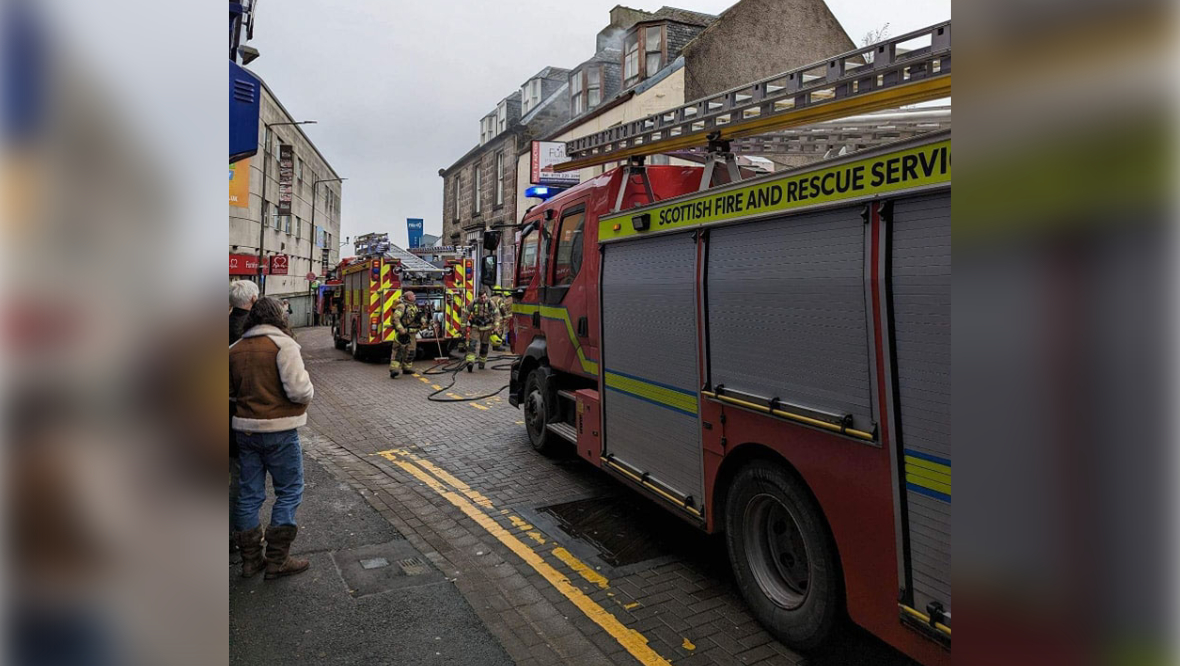 Fire crews rush to scene of blaze in empty Dunfermline town centre shop 