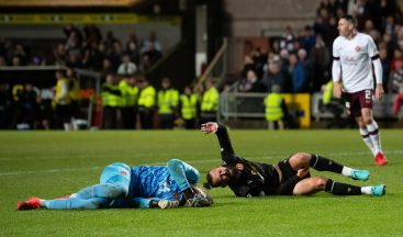 Craig Gordon injury overshadows dramatic draw between Dundee United and Hearts