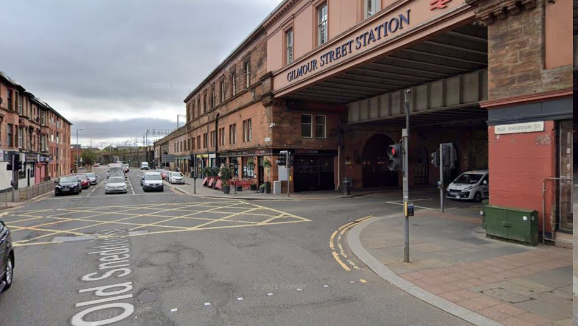 Man dies in Royal Alexandra Hospital after early morning crash in Paisley town centre, Old Sneddon Street