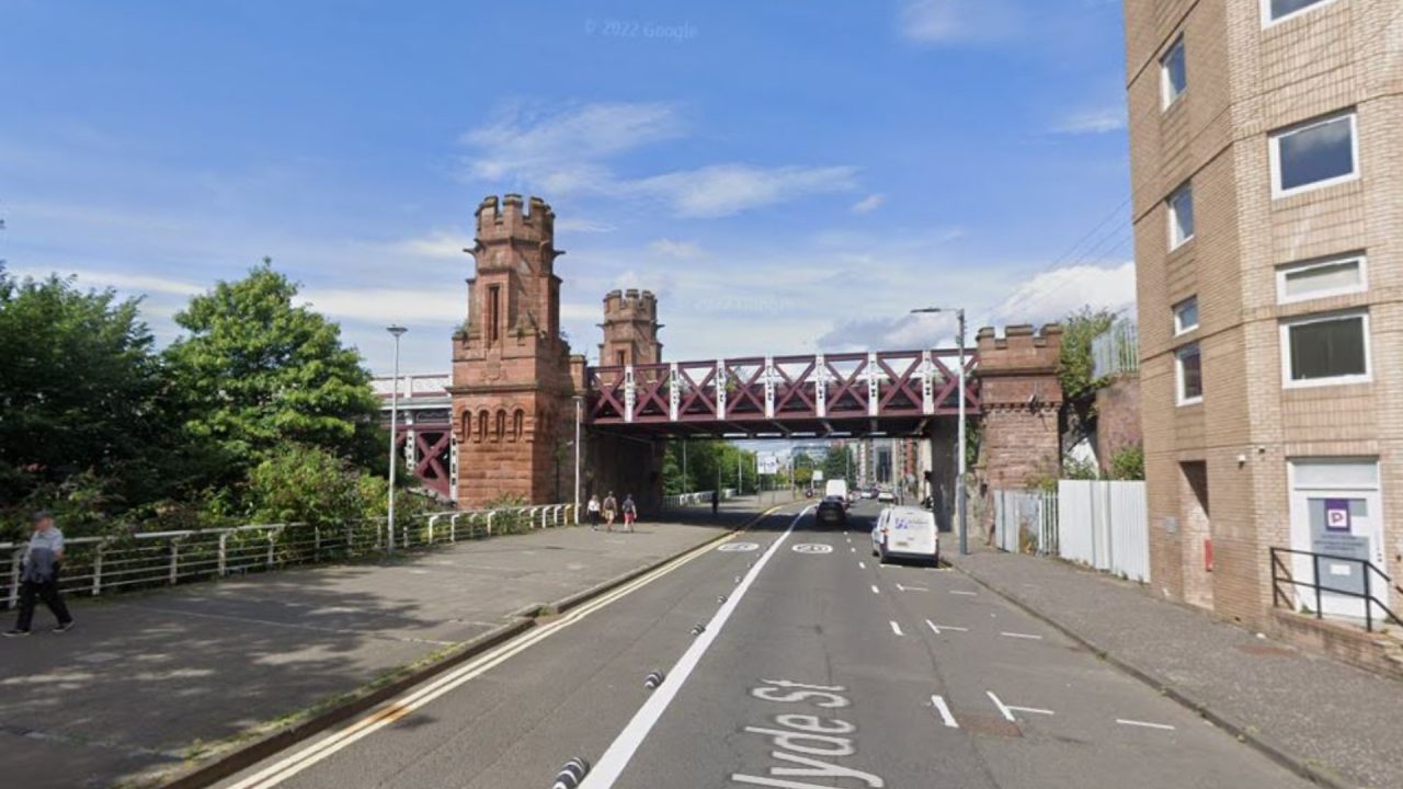 Police launch manhunt ‘targeted attack’ near Albert railway bridge in Glasgow