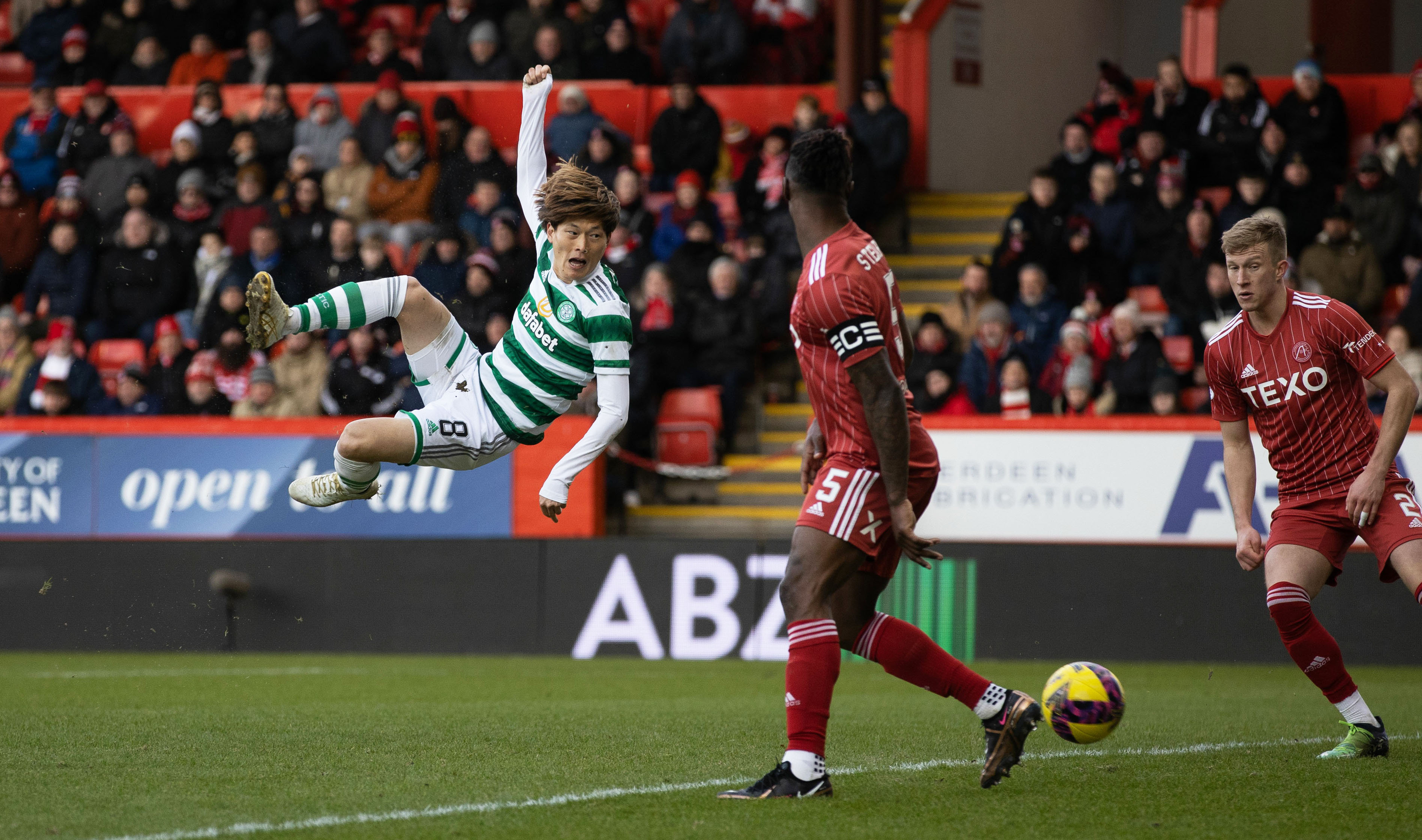 Kyogo Furuhashi came close with acrobatic effort as Celtic piled on the pressure.