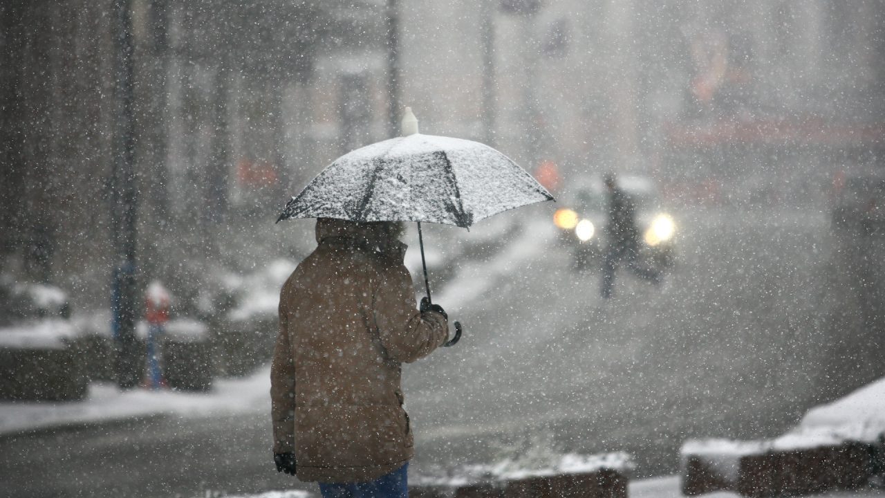 Met Office issues third yellow weather warning for snow in Scotland as temperatures set to drop