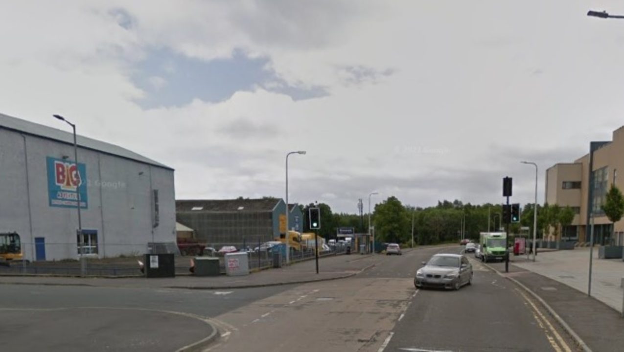 Three teenage girls hit by car while crossing road before driver ‘drove off’ in Linwood