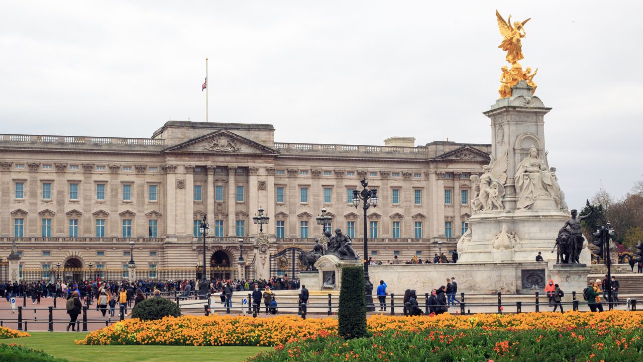 Man arrested after ‘shotgun cartridges thrown into grounds of Buckingham Palace’, Metropolitan Police say