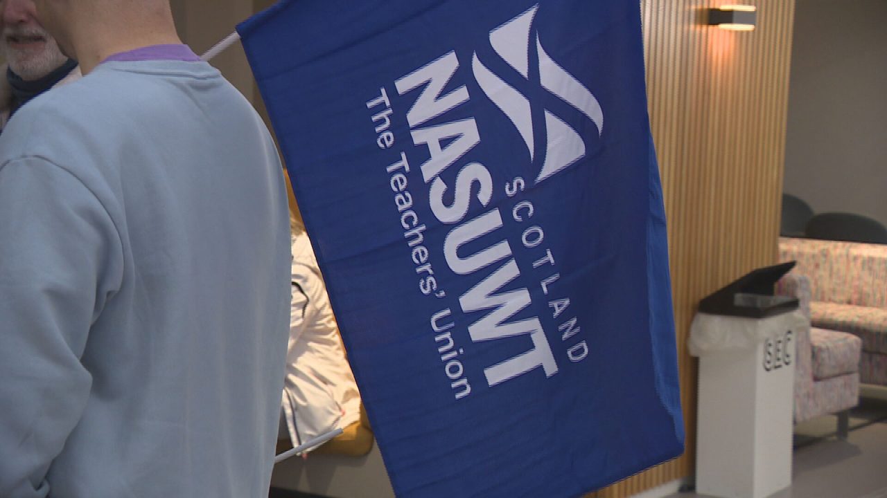 Third Scottish teaching union NASUWT votes to accept improved pay offer