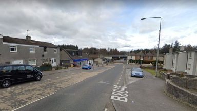 Shop staff ‘badly shaken’ after being threatened with knife in Pumpherston robbery in West Lothian