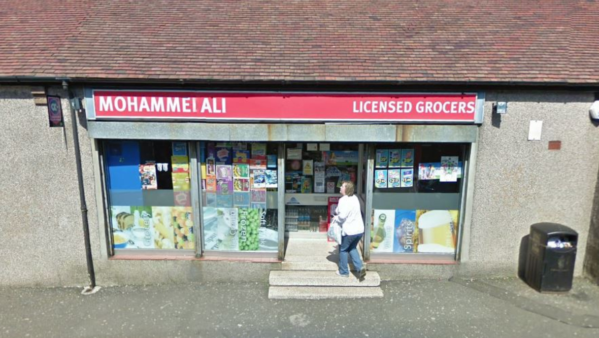 Police searching for man after robbery attempt at local shop in Falkirk