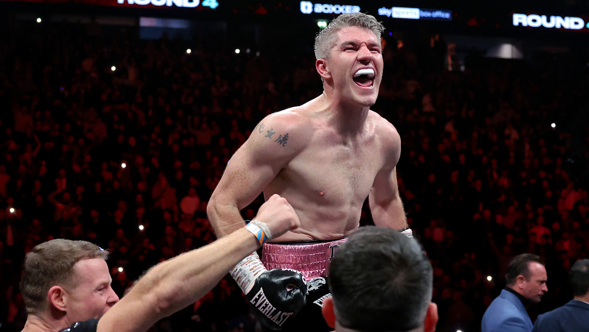 Liam Smith claims fourth-round stoppage victory against Chris Eubank Jr