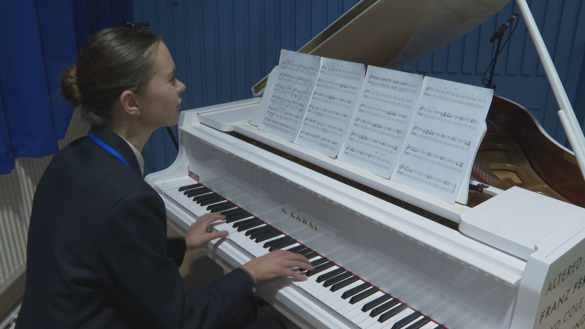 Elina Purina performing on the piano.