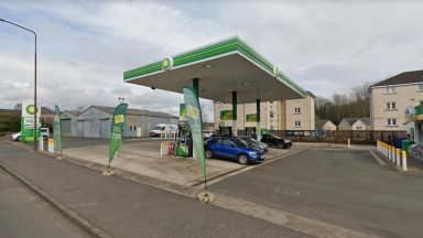 Hunt for man who threatened Linlithgow petrol station staff with fake gun ongoing by police