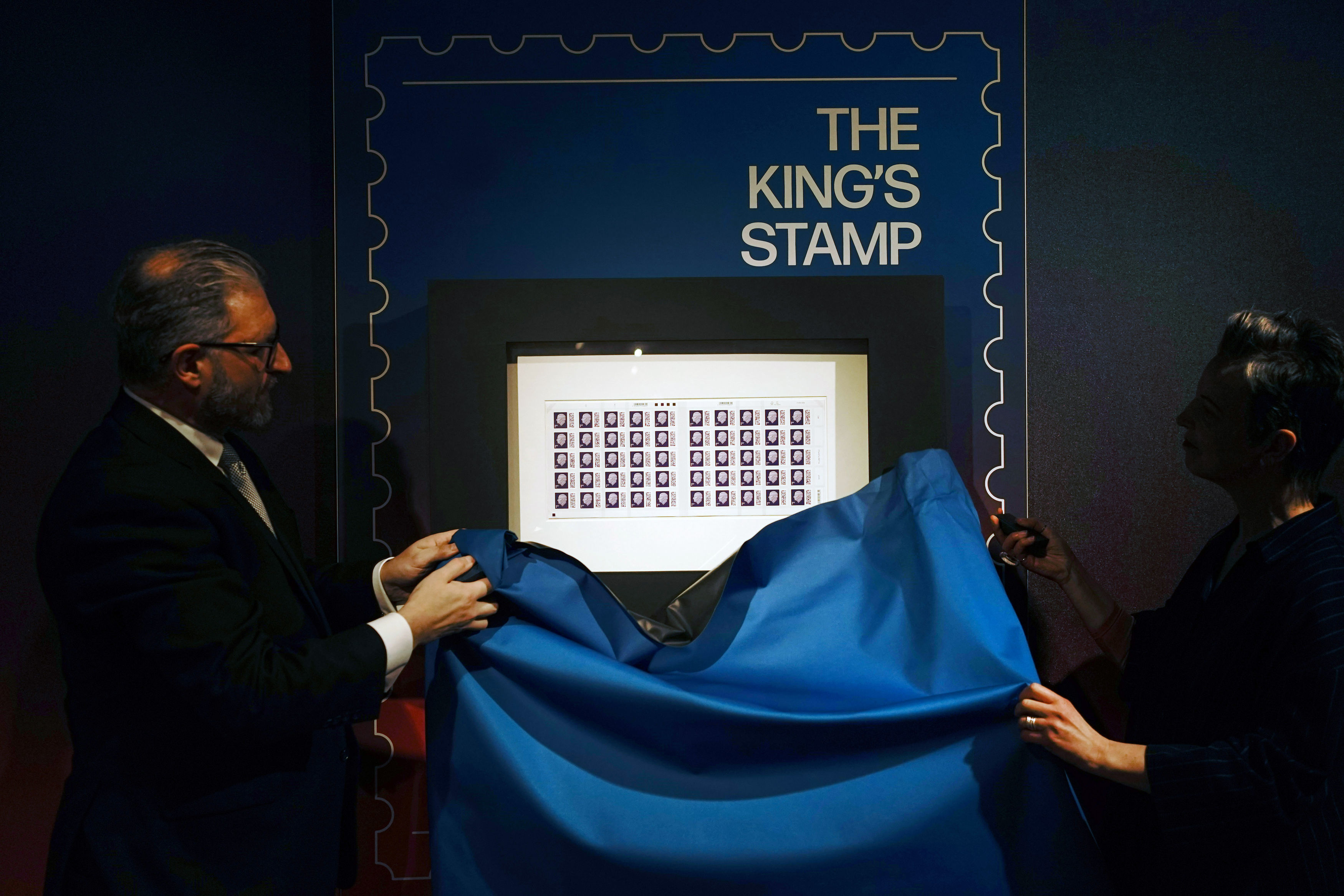 The image used of the King, which shows him facing to the left, is an adapted version of the portrait created by Martin Jennings for the Royal Mint