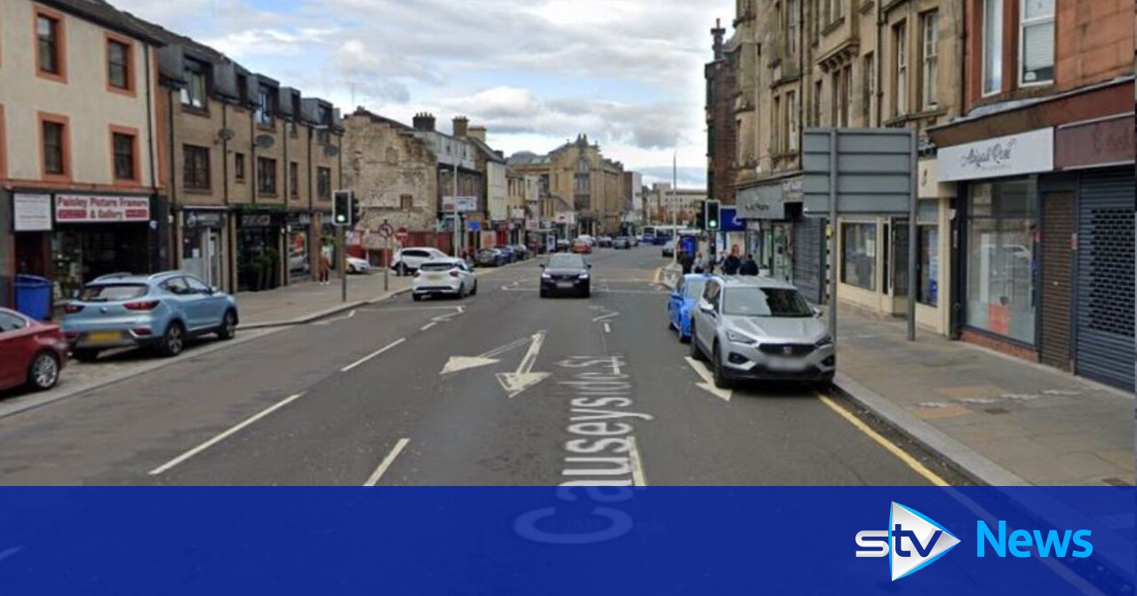 Man dies at scene after being struck by car in Paisley | STV News