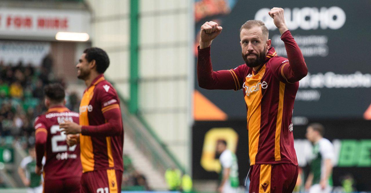 Kevin van Veen’s double fires Motherwell to win at Hibernian