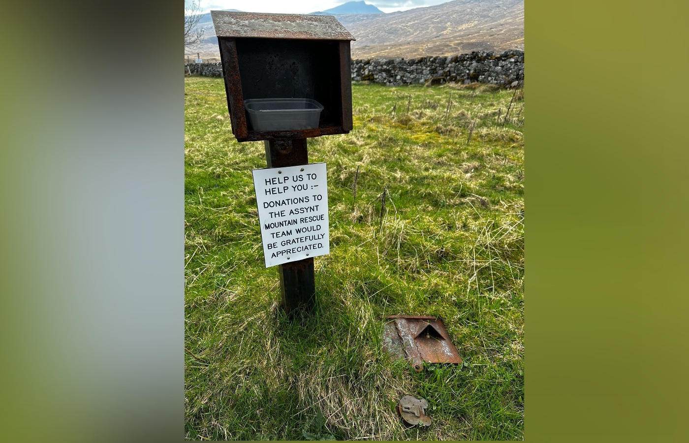 The padlock was destroyed and the donations box was emptied. 