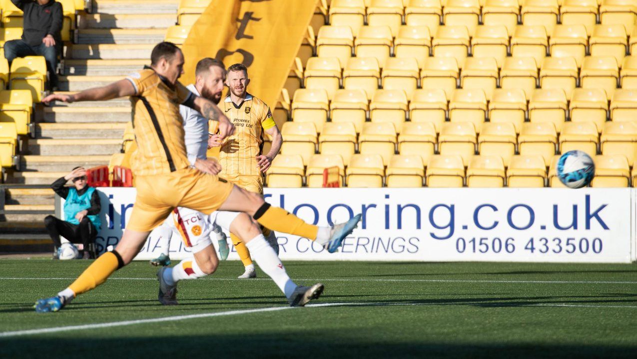 Livingston hit back to draw with Motherwell after Kevin van Veen scores again