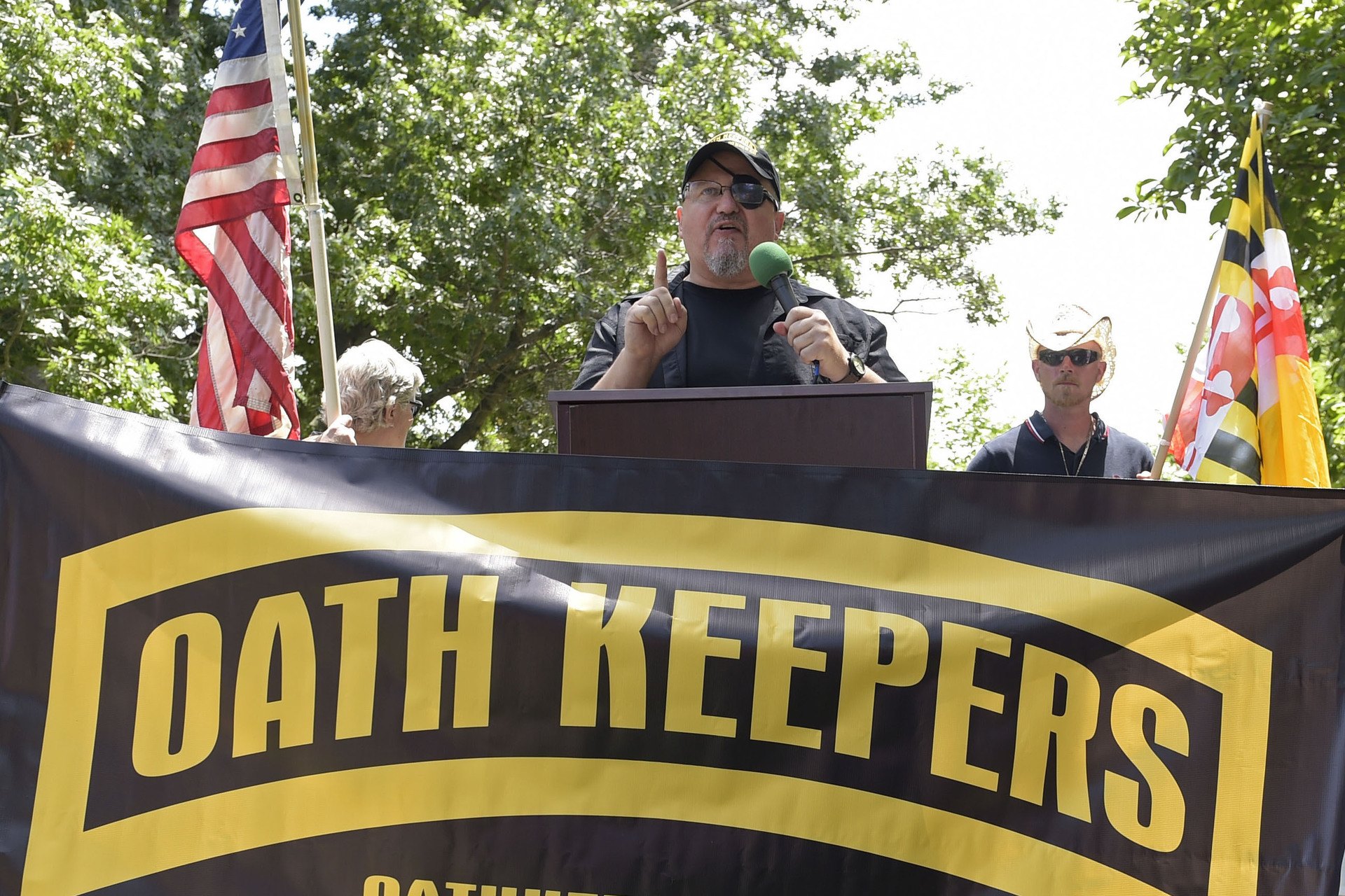 Stewart Rhodes speaking at a rally for the Oath Keepers.