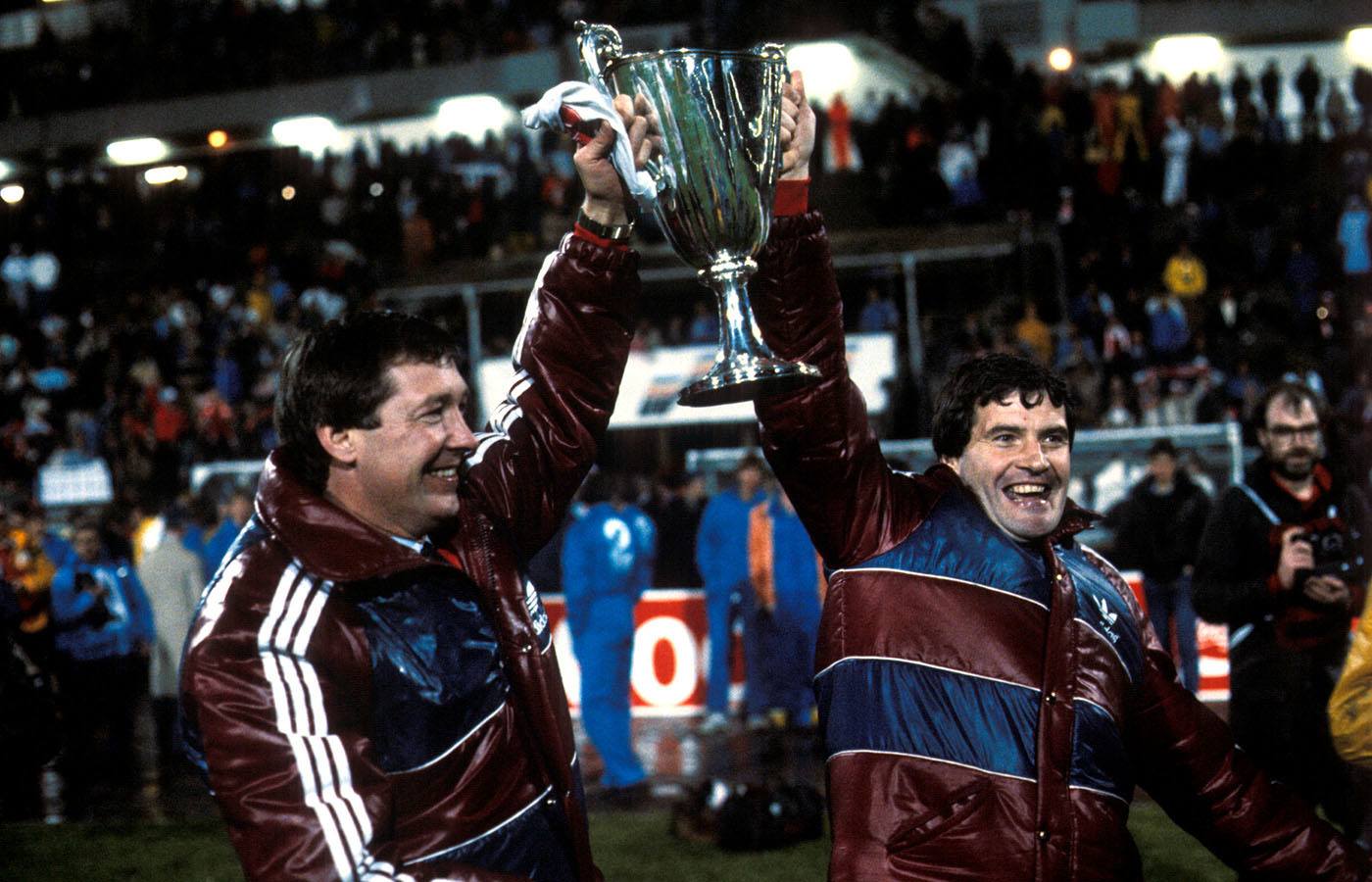 Alex Ferguson and Archie Knox with the trophy.