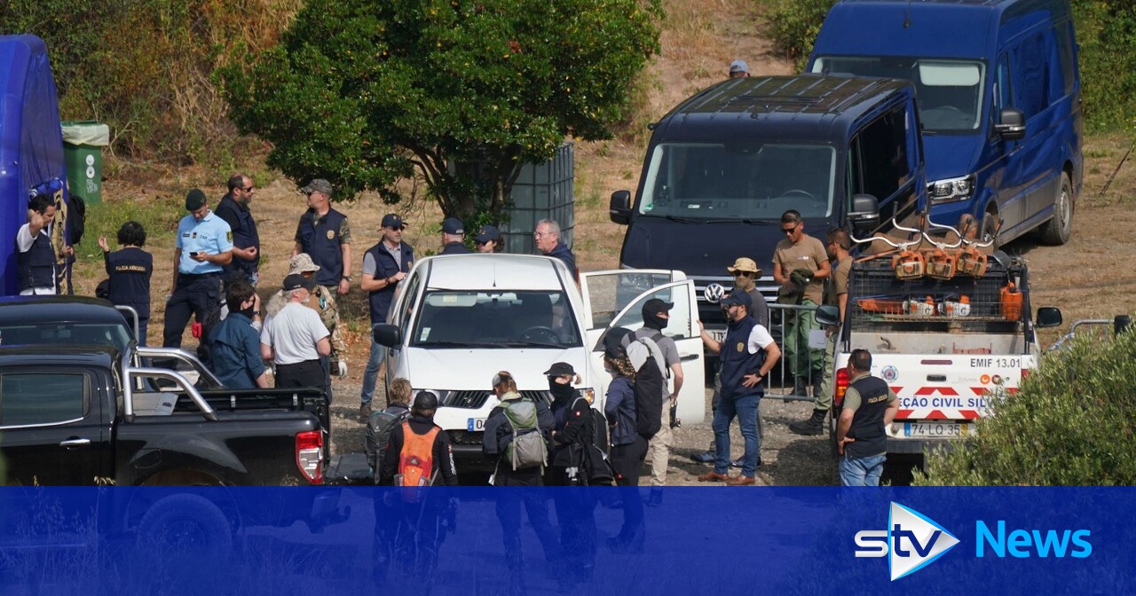 Cães farejadores e picaretas são usados ​​pela polícia em sua nova busca por Madeleine McCann em um reservatório de Portugal