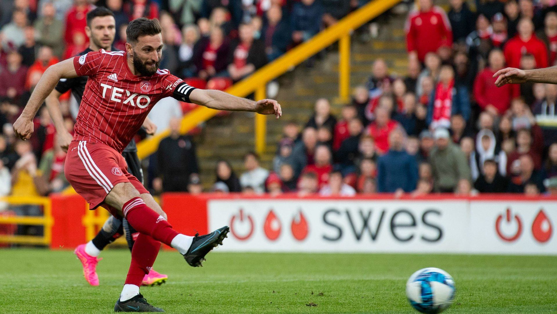 Aberdeen secure European place as Graeme Shinnie brace helps see off St  Mirren | STV News