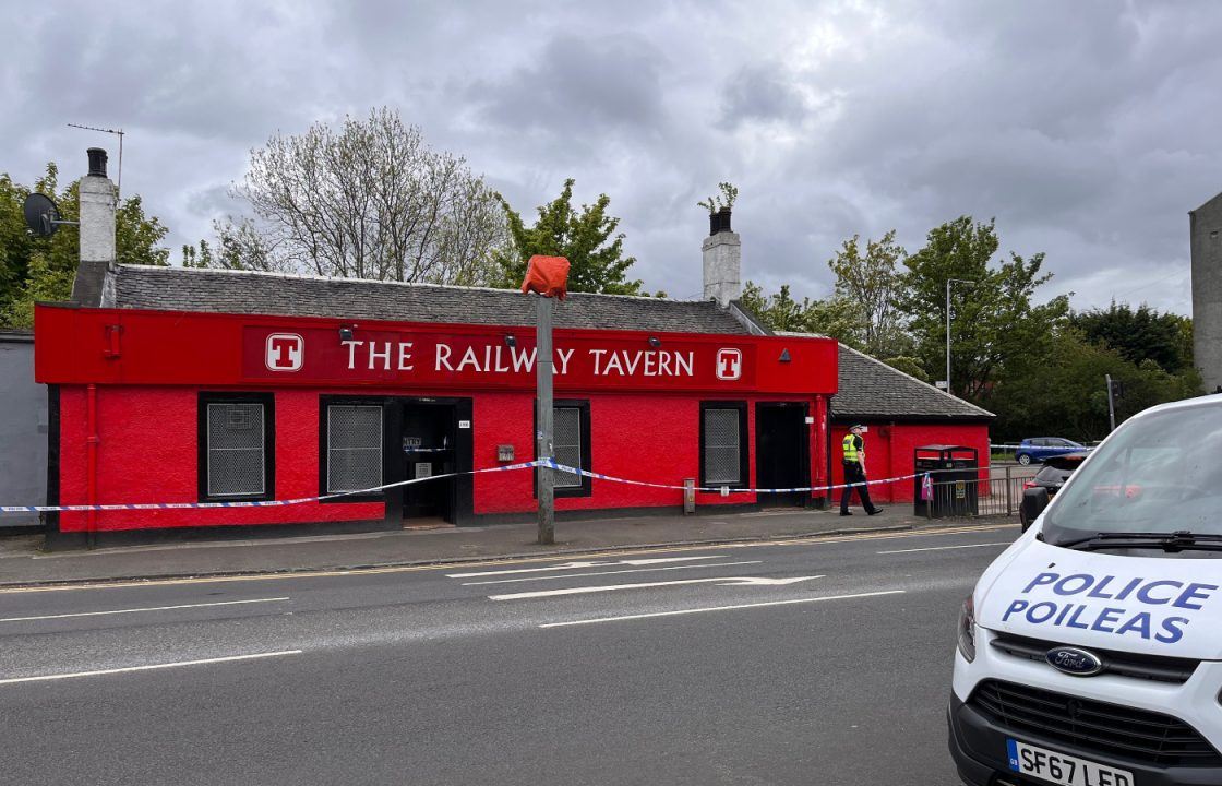 Emergency services rush to scene after man ‘set himself on fire’ at Railway Tavern pub in Shettleston, Glasgow