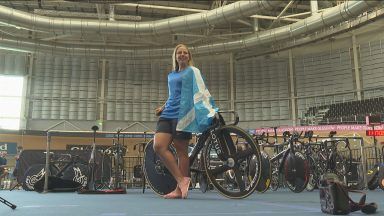 Neah Evans visits school pupils to teach cycling benefits