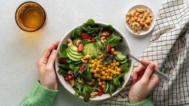 Vegetarian and vegan diets may be linked to lower cholesterol levels, study finds