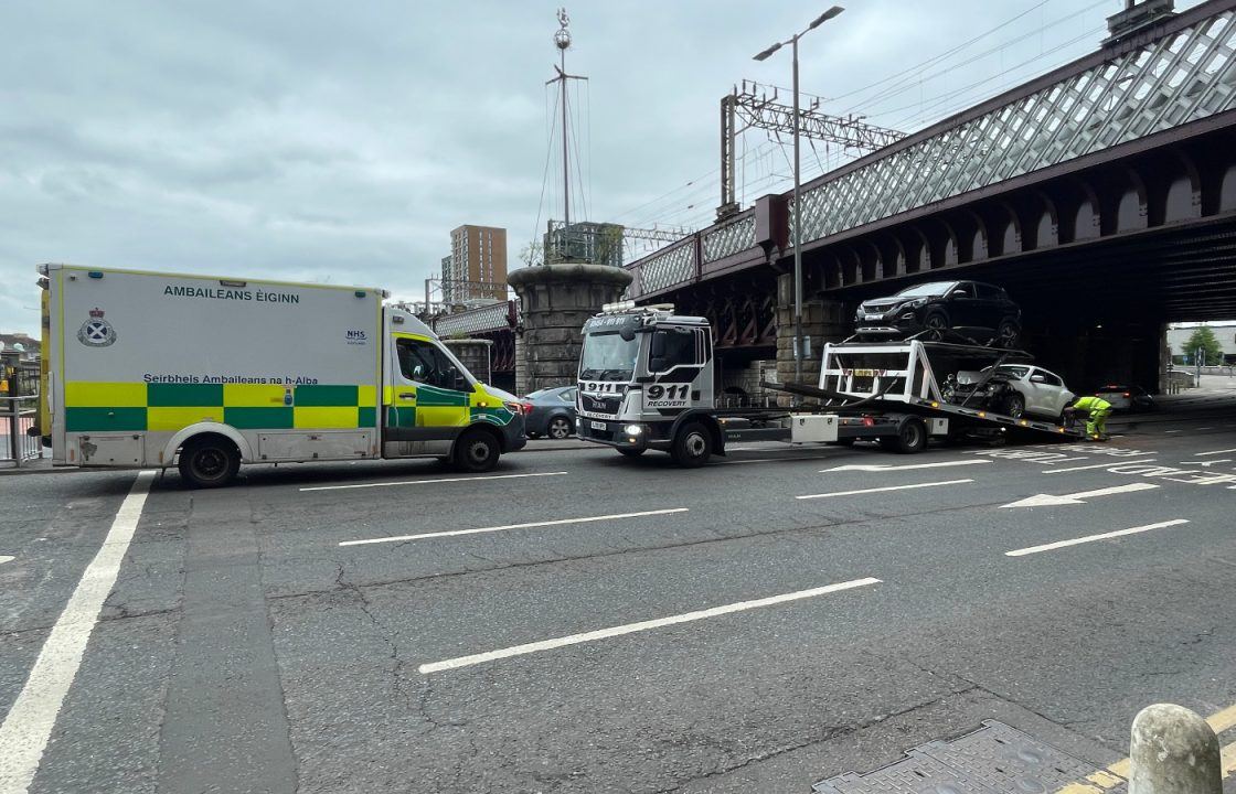 Three-vehicle crash in rush hour Glasgow traffic on Broomielaw leaves man in hospital