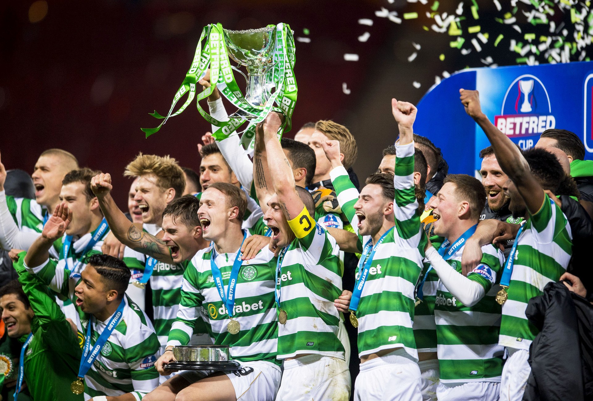  Celtic's players celebrate after winning the Betfred League Cup with a 3-0 win over Aberdeen. (Photo by SNS Group)