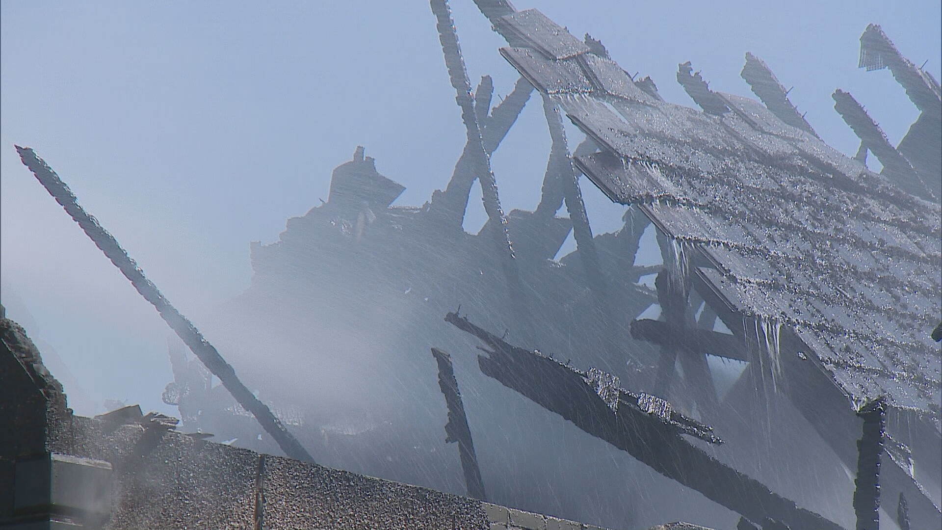 The top storey flat and building's roof appear to have been completely destroyed by the blaze.