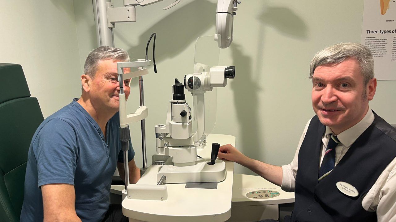 Man thanks optician after life-threatening artery blockage detected in first eye test in 40 years