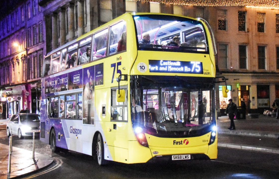 Group of youths vandalise Glasgow First bus as policed called to incident