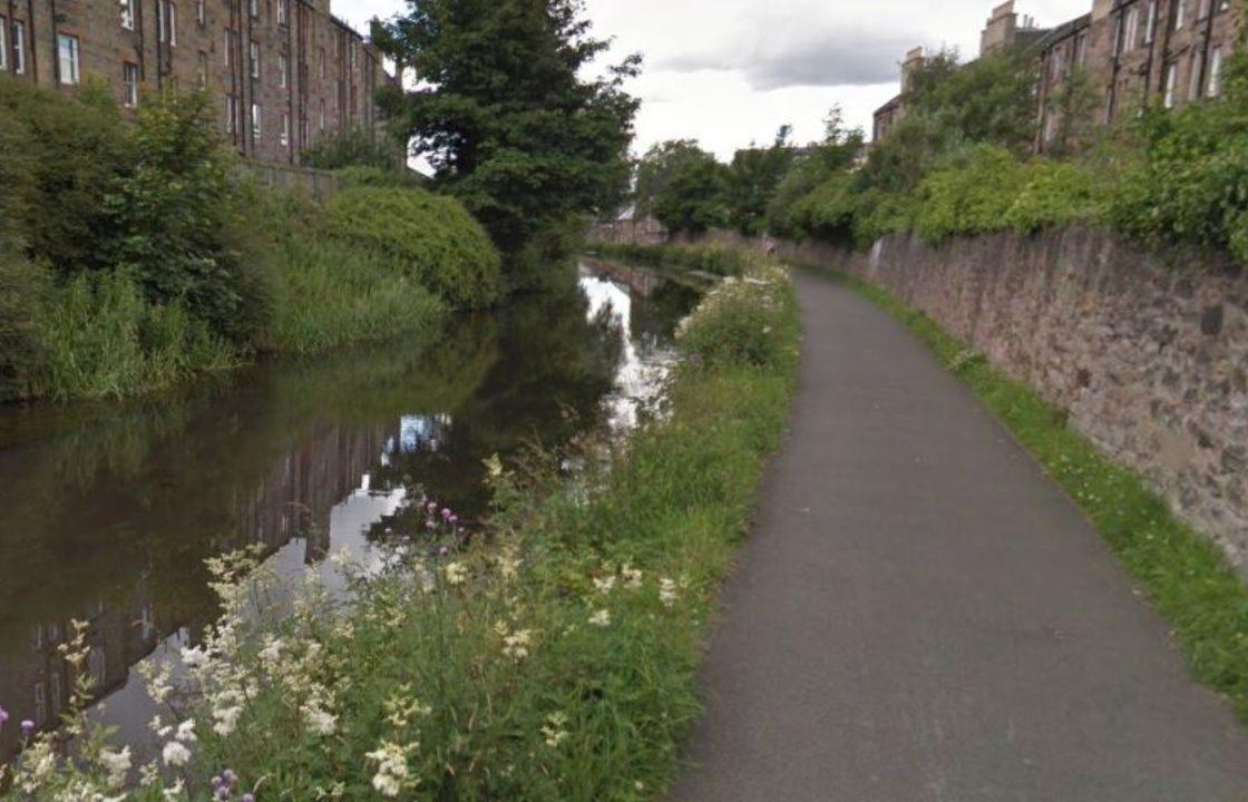 Man pushed into Union Canal, Edinburgh by group of people riding bikes