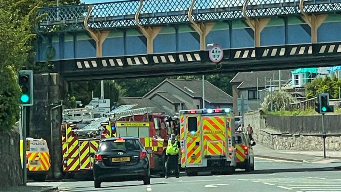 Man taken to hospital after single crash blocks Kirkcaldy street