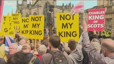 Arrests and boos in Edinburgh during Royal ceremony